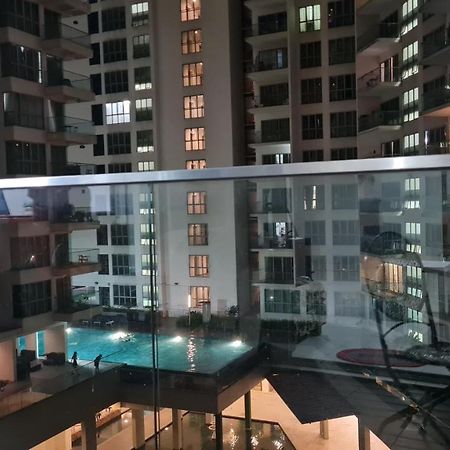 Hostel At Regalia Sky Pool Kuala Lumpur Zewnętrze zdjęcie